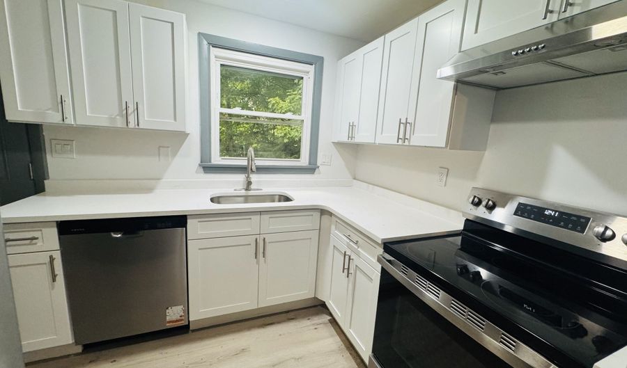 6 Elaine St, Bozrah, CT 06334 - 3 Beds, 2 Bath