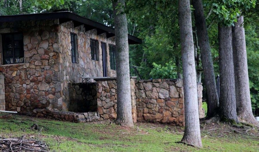415 Walton Rd, Barnesville, GA 30204 - 3 Beds, 2 Bath