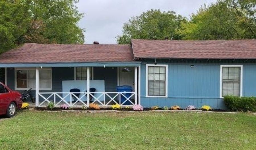 108 E Maple St, Keene, TX 76059 - 5 Beds, 4 Bath