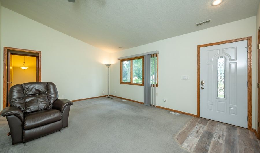 420 NE 141st Pl, Alleman, IA 50007 - 3 Beds, 2 Bath