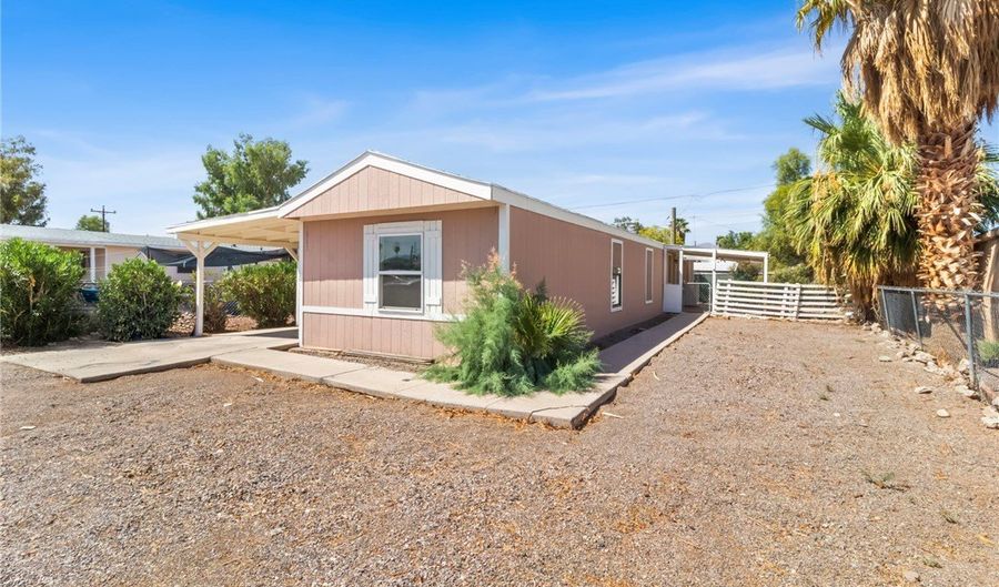1967 W Riverbend Cir, Bullhead City, AZ 86442 - 3 Beds, 2 Bath