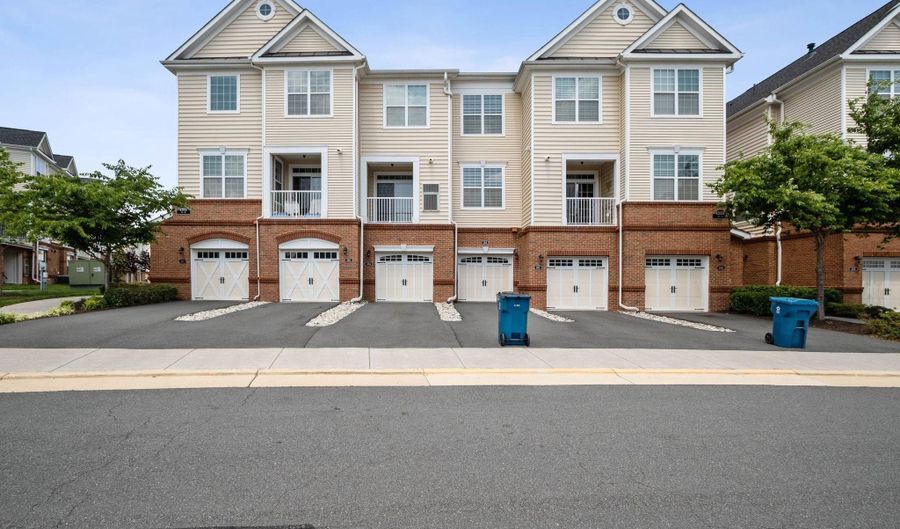 43031 FOXTRAIL WOODS Ter 107, Ashburn, VA 20148 - 2 Beds, 3 Bath