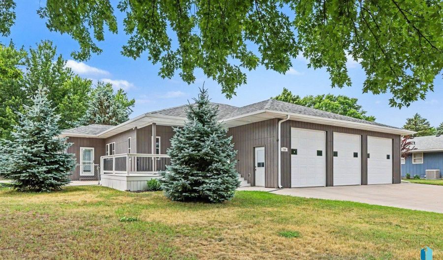 218 Douglas Blvd, Baltic, SD 57003 - 4 Beds, 3 Bath
