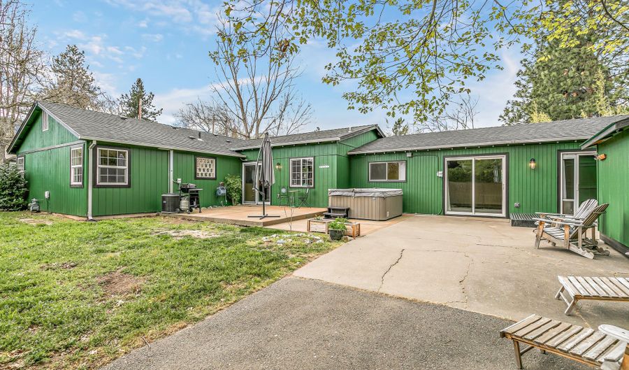 2999 Diane St, Ashland, OR 97520 - 3 Beds, 2 Bath