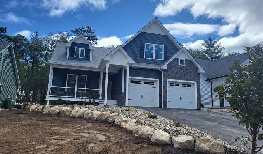 27 Sunset Lake Cir, Coventry, RI 02816 - 2 Beds, 3 Bath