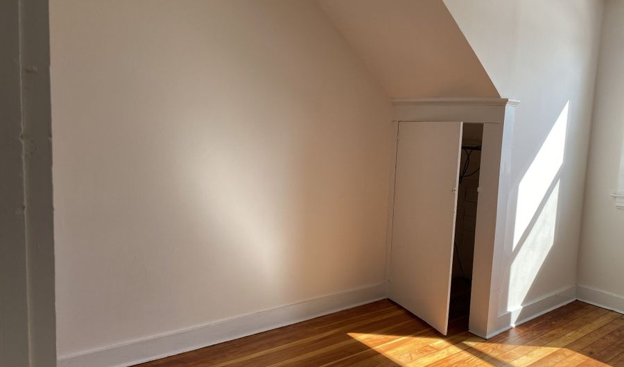 51 Indian Neck Ave, Branford, CT 06405 - 2 Beds, 1 Bath