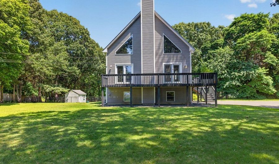 9 Broadview Ave, Berkley, MA 02779 - 3 Beds, 3 Bath