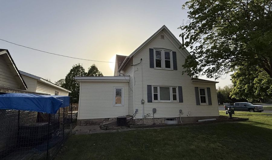 523 6th St, Allison, IA 50602 - 4 Beds, 1 Bath