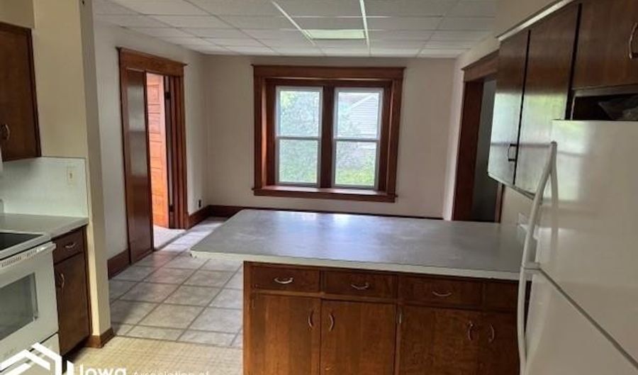 1024 E McGregor St, Algona, IA 50511 - 4 Beds, 3 Bath