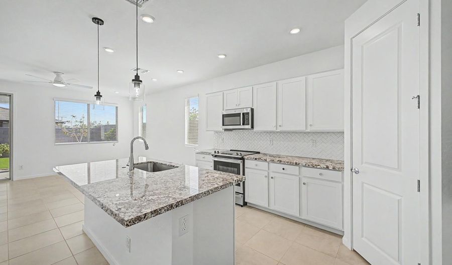 25291 W HIDALGO Ave, Buckeye, AZ 85326 - 4 Beds, 3 Bath