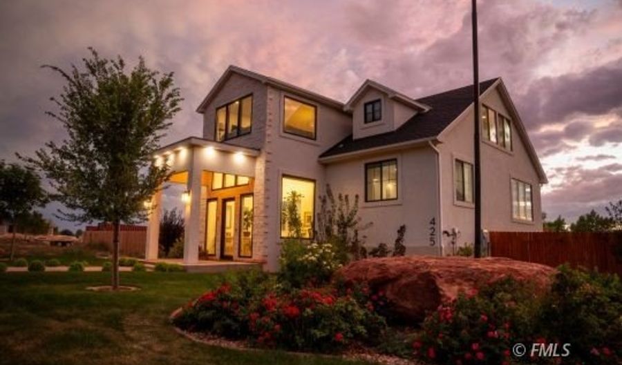 425 Pioneer St, Colorado City, AZ 86021 - 7 Beds, 6 Bath