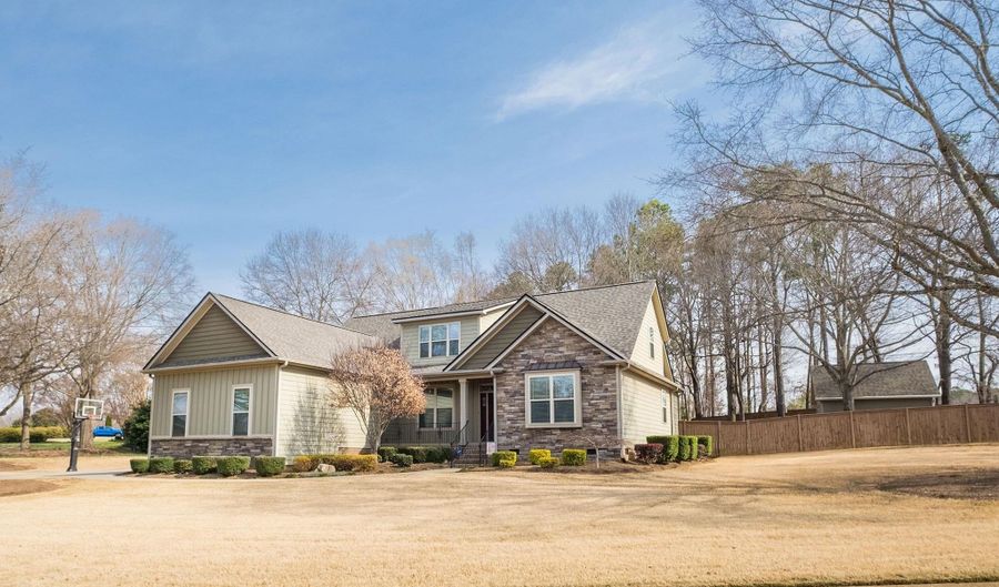 110 Coal Creek Dr, Boiling Springs, SC 29316 - 4 Beds, 3 Bath