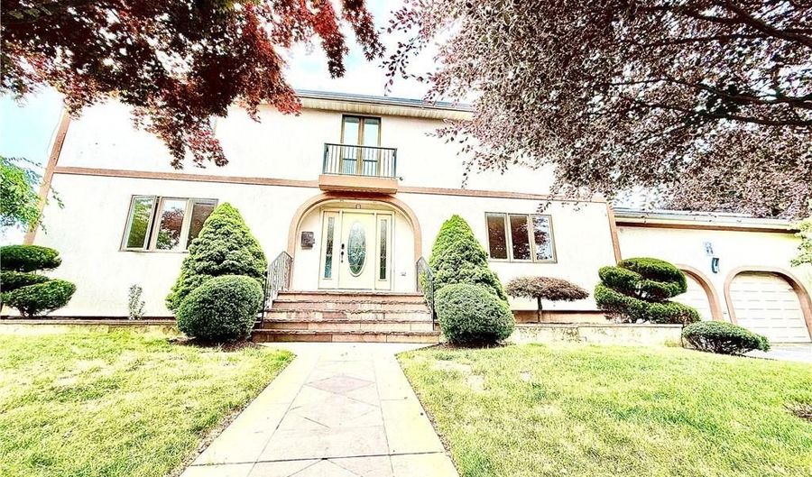 74 Plymouth Rd, East Providence, RI 02914 - 3 Beds, 2 Bath