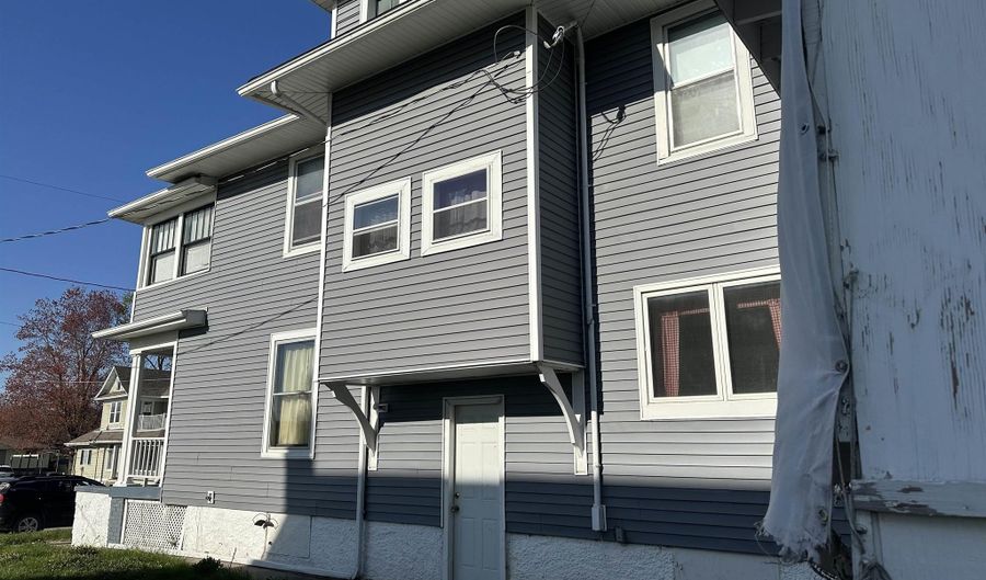 11 5th Ave W, Albia, IA 52531 - 4 Beds, 2 Bath