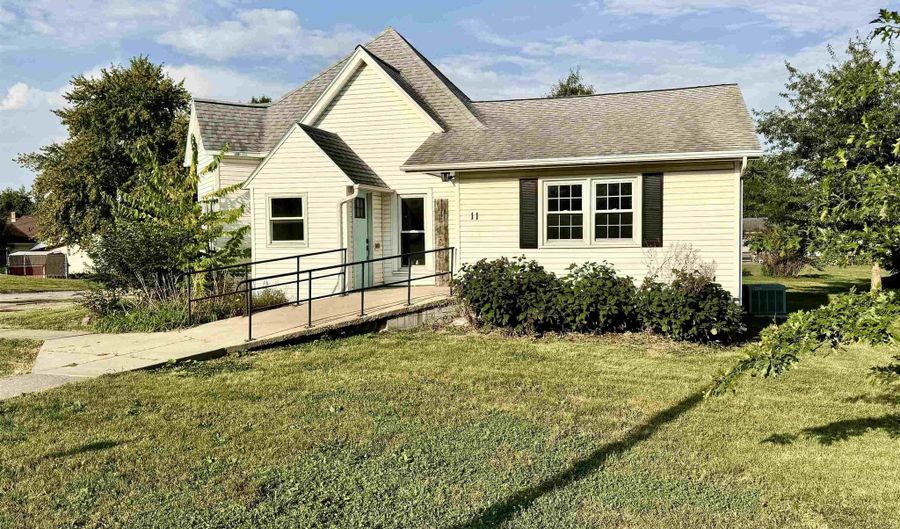 111 S Main St, Albion, IA 50005 - 3 Beds, 2 Bath