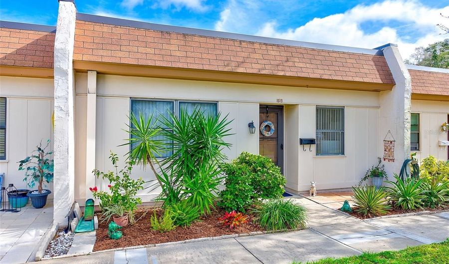 1619 MISSION HILLS Blvd, Clearwater, FL 33759 - 2 Beds, 2 Bath