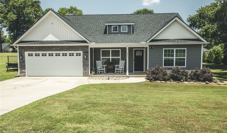 1080 Stoneham Cir, Anderson, SC 29626 - 4 Beds, 2 Bath