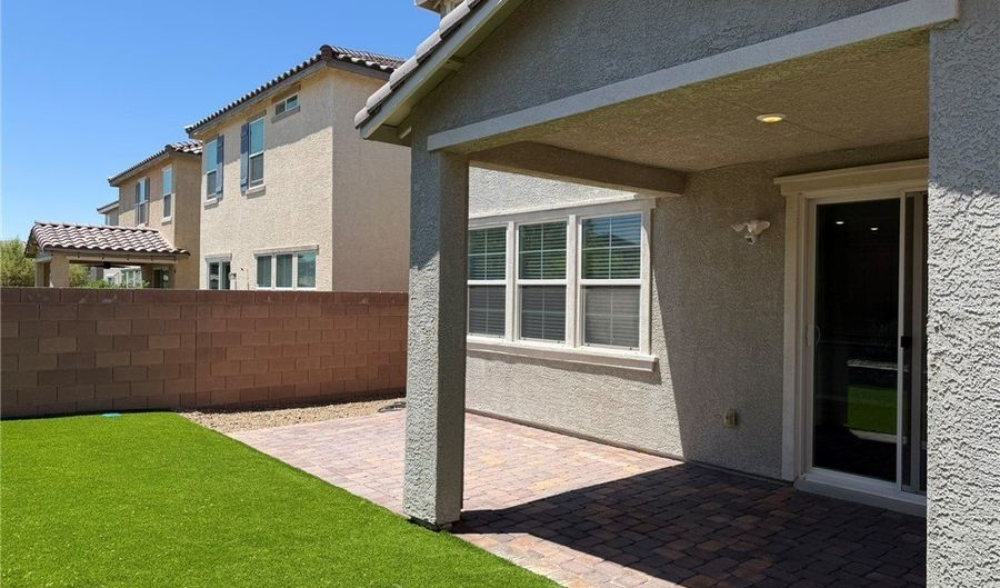 3025 Gravino Ave, Henderson, NV 89044 - 5 Beds, 3 Bath