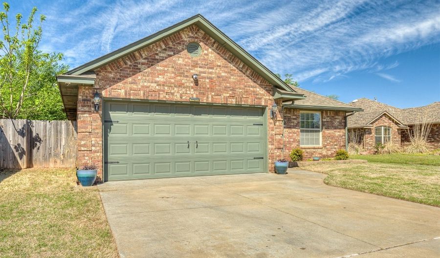 3205 Sahoma Trl, Yukon, OK 73099 - 3 Beds, 2 Bath