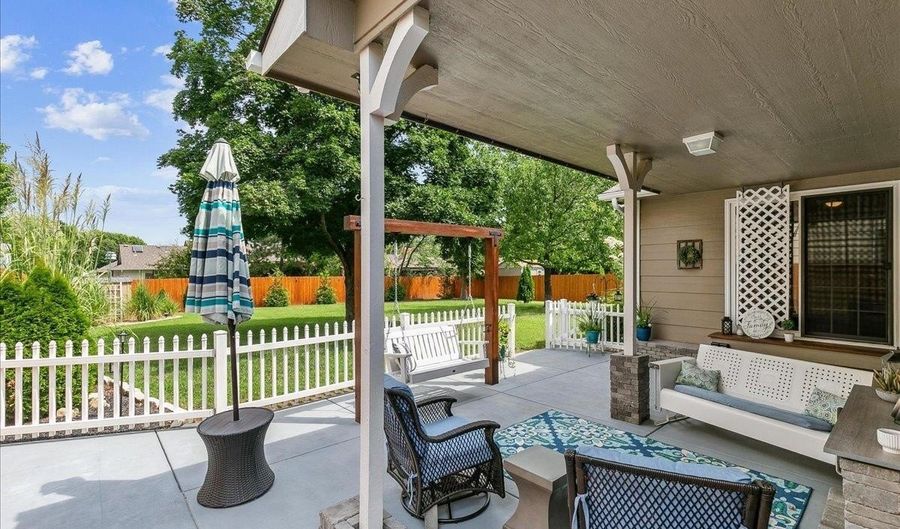 110 N LIOBA, Andover, KS 67002 - 3 Beds, 3 Bath