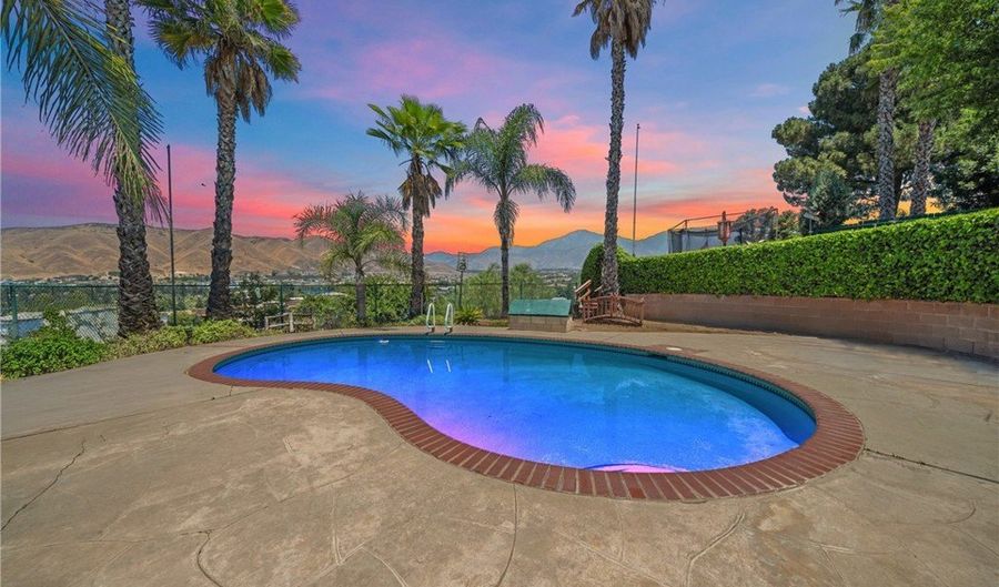 33708 Washington Dr, Yucaipa, CA 92399 - 4 Beds, 3 Bath