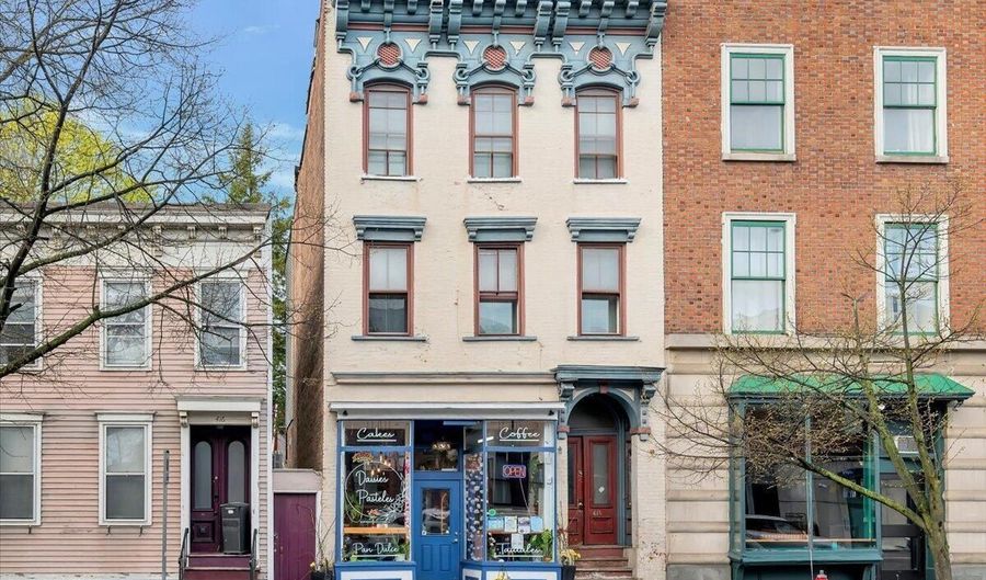 418 Madison Ave, Albany, NY 12210 - 2 Beds, 3 Bath