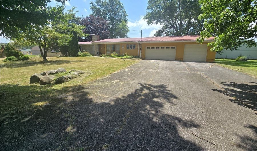 151 Cleveland Ct, Andover, OH 44003 - 3 Beds, 3 Bath