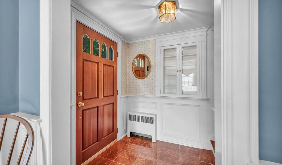 20 Bolleswood Ln, Avon, CT 06001 - 3 Beds, 3 Bath