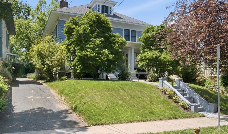 571 Providence St, Albany, NY 12208 - 4 Beds, 3 Bath