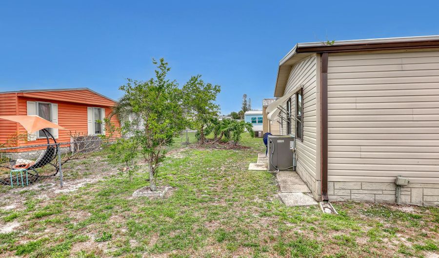 949 Laurel Cir, Barefoot Bay, FL 32976 - 2 Beds, 2 Bath