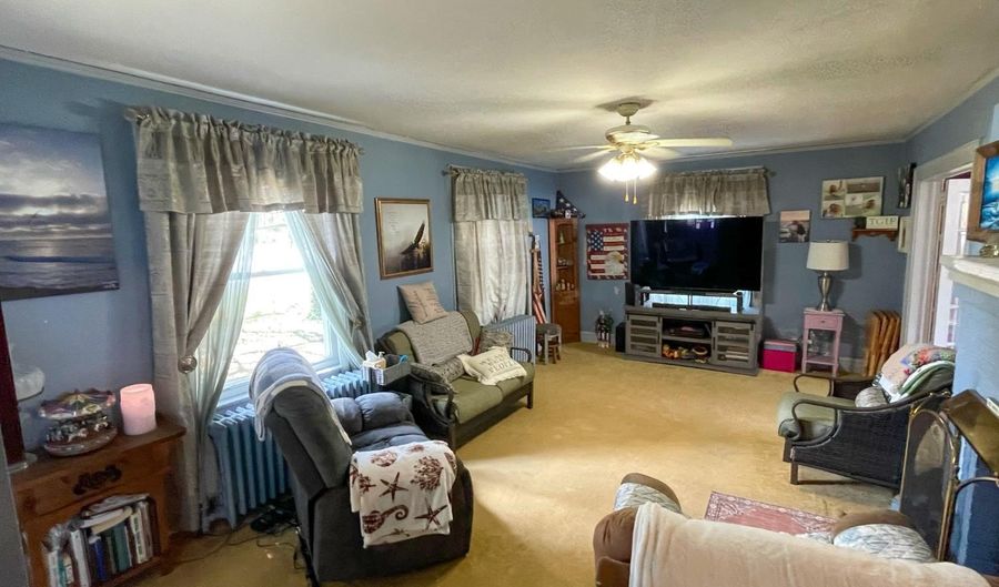 811 Broad St, Altavista, VA 24517 - 3 Beds, 2 Bath