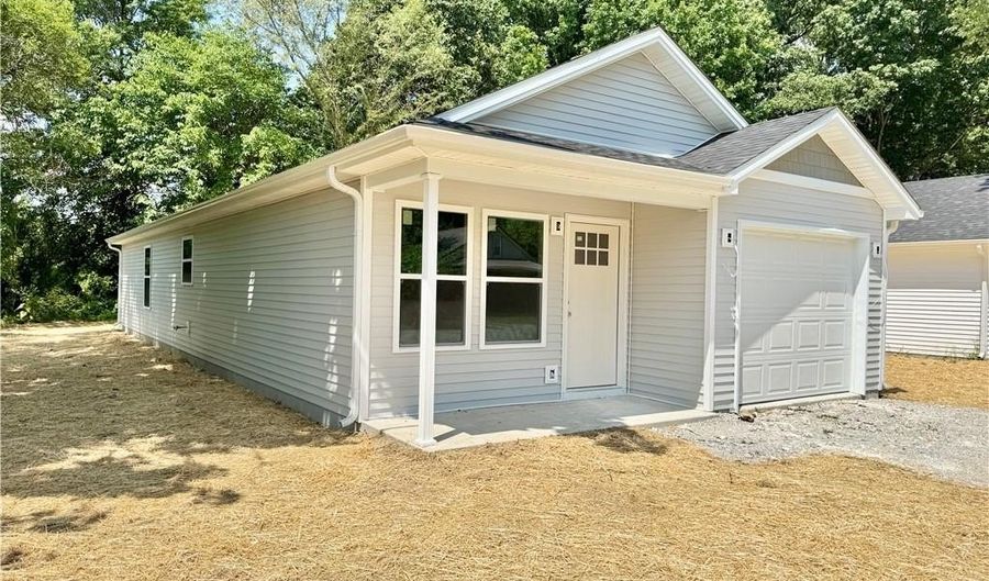 382 Oak St, Austin, IN 47102 - 3 Beds, 2 Bath