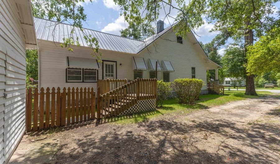 371 Pascallas St, Blackville, SC 29817 - 4 Beds, 2 Bath