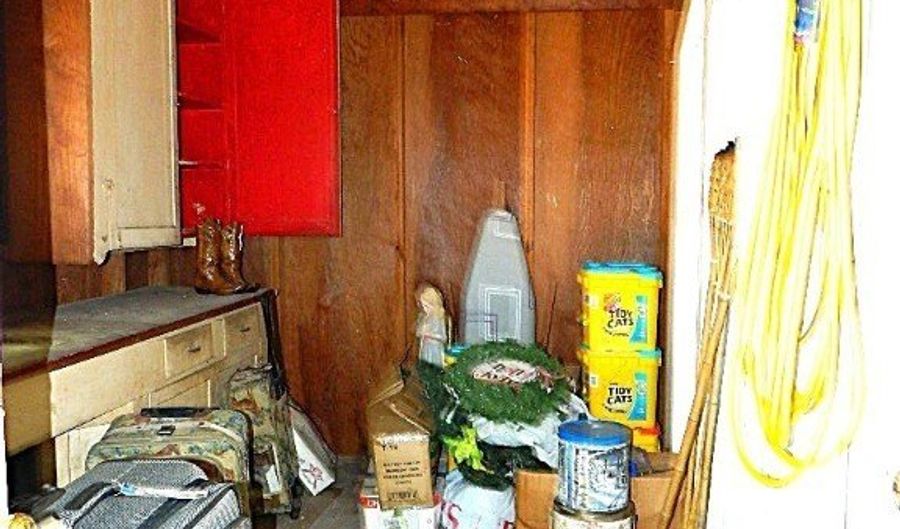 320 S Lamont St, Aransas Pass, TX 78336 - 2 Beds, 1 Bath