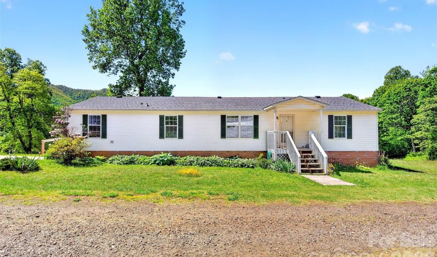 298 Wolf Xing, Bakersville, NC 28705 - 3 Beds, 2 Bath