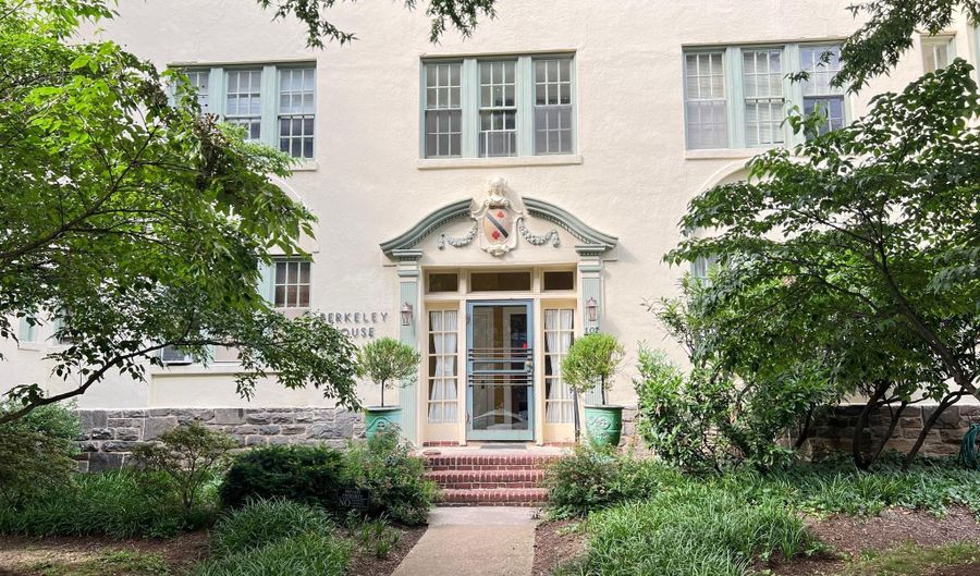 102 W 39TH St 1B, Baltimore, MD 21210 - 2 Beds, 2 Bath