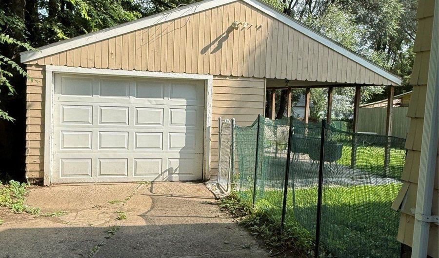 720 Morton Ave, Des Moines, IA 50316 - 2 Beds, 1 Bath