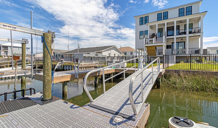 524 N Kinston Ave, Atlantic Beach, NC 28512 - 4 Beds, 4 Bath