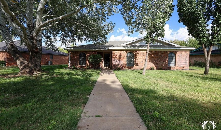 6013 Devon Dr, Amarillo, TX 79109 - 3 Beds, 2 Bath
