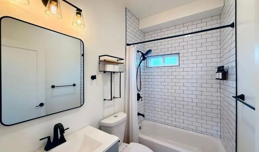 2952 Rosecrans St, San Diego, CA 92106 - 3 Beds, 2 Bath