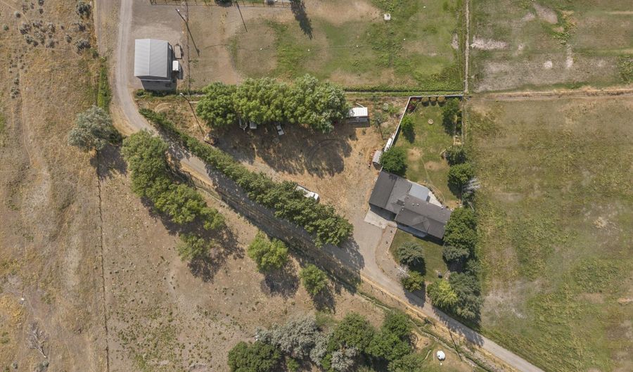 62 S 35 W, Blackfoot, ID 83221 - 3 Beds, 2 Bath