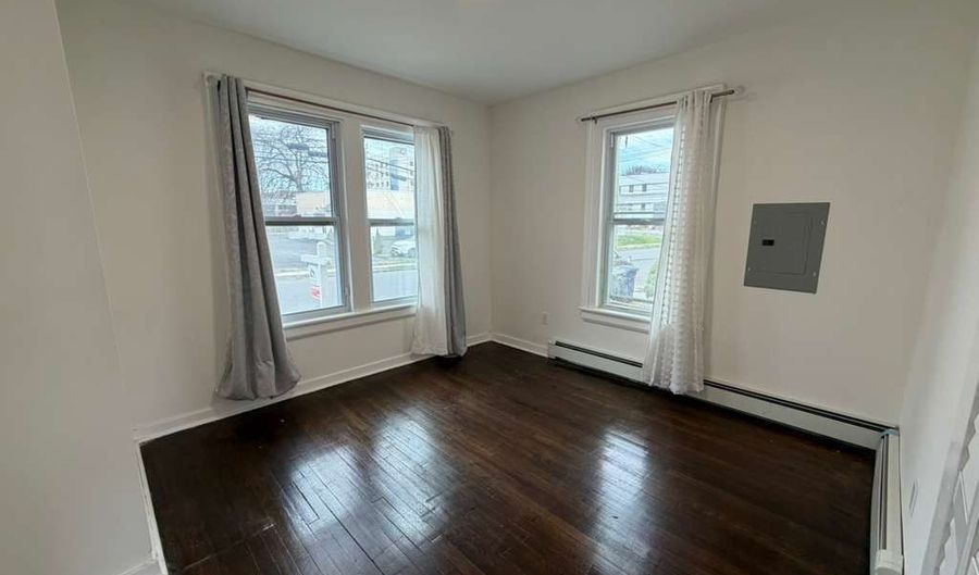 33 Marion St 1St Fl., Bridgeport, CT 06606 - 2 Beds, 1 Bath
