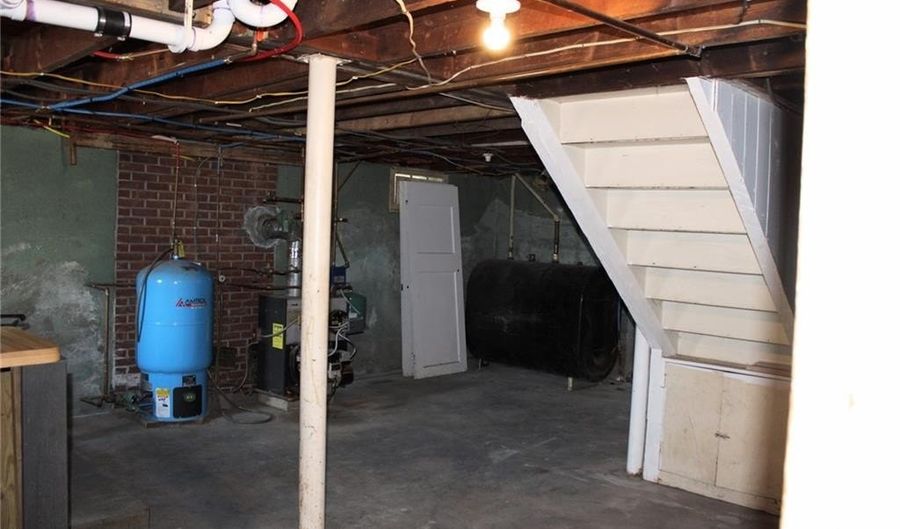 252 S Main St, Coventry, RI 02816 - 2 Beds, 2 Bath
