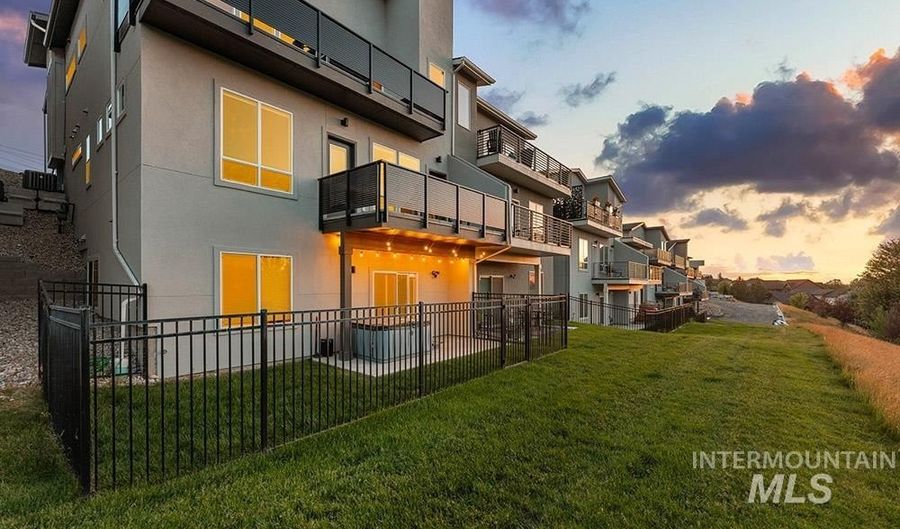 1296 E Echelon Ridge Ln, Boise, ID 83716 - 3 Beds, 3 Bath