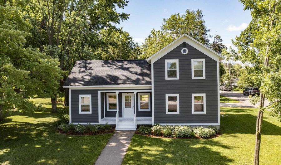 201 MILL St, Amherst, WI 54406 - 3 Beds, 1 Bath