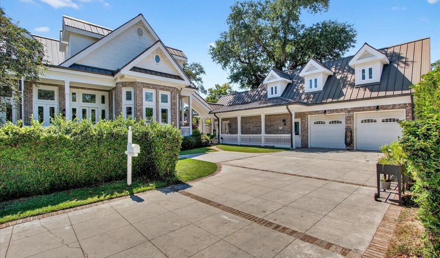 1611 Glenn Swetman St, Biloxi, MS 39530 - 7 Beds, 9 Bath