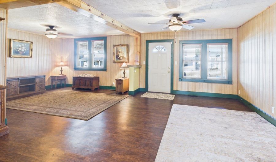 821 W 5th St, Anderson, IN 46016 - 4 Beds, 2 Bath