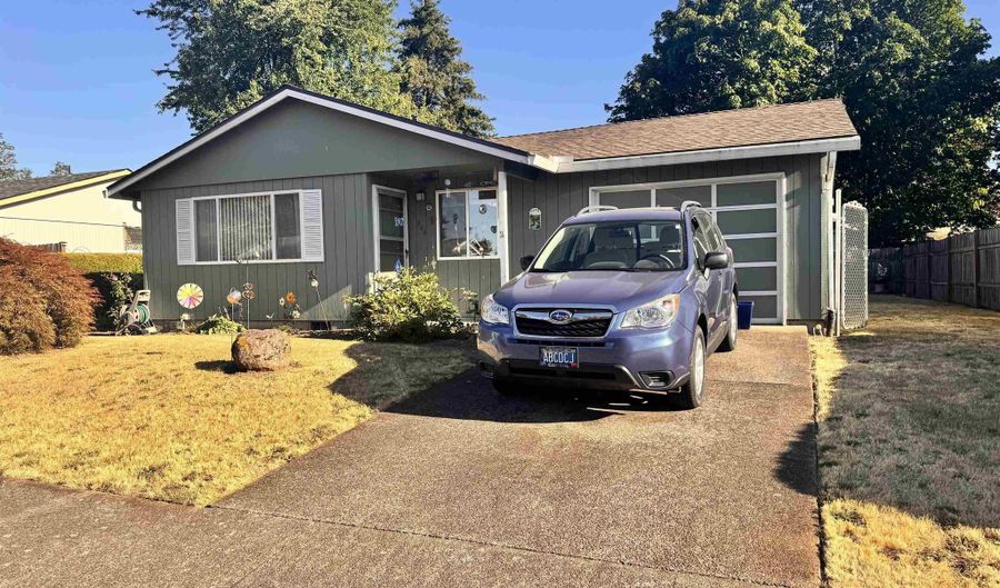 560 Maple St, Aumsville, OR 97325 - 3 Beds, 1 Bath