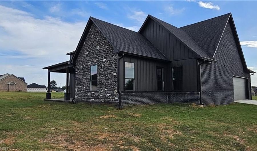 400 Waggoner Ln, Barling, AR 72923 - 3 Beds, 2 Bath