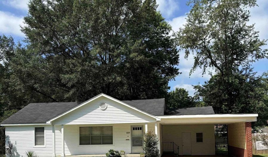 1009 Crestwood Dr, Benton, AR 72015 - 2 Beds, 1 Bath